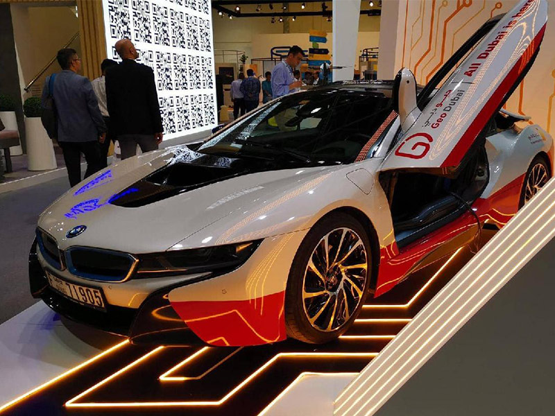 دبي تسدل الستار عن السيارة الجيومكانية الأولى من نوعها في العالم